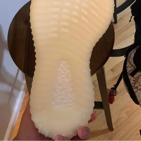 Yeezy bone v2 size 8.5 men - Picture 2 of 4